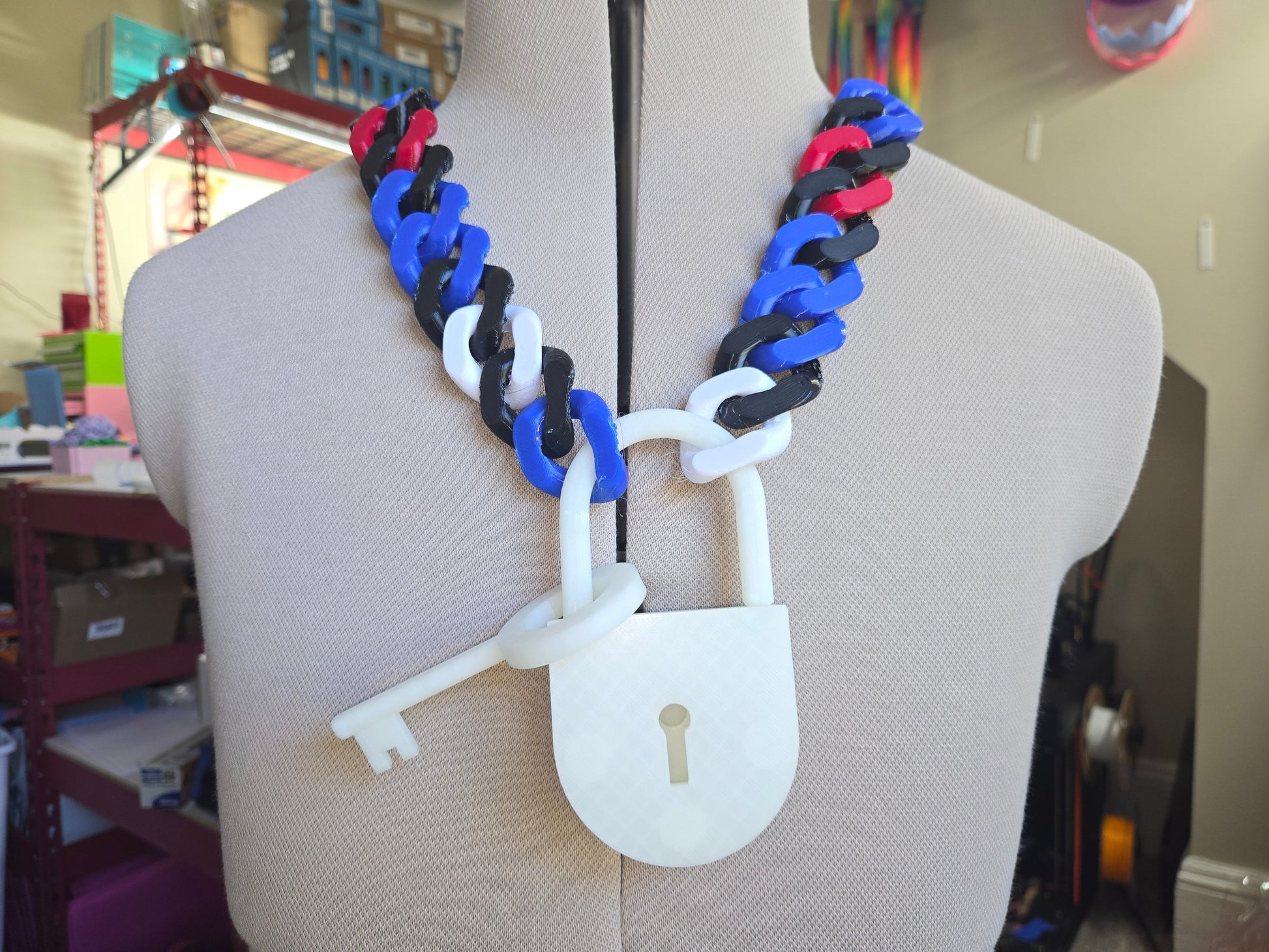 🔗 Multicolor Cuban Chain Necklace/Collar with Matching Padlock – Colorful, Personalized, Durable, & Stylish Pupifer's Paddles