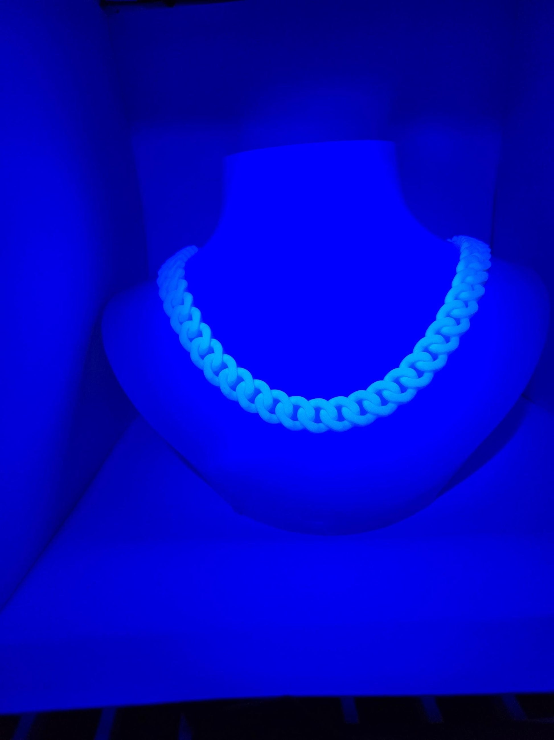 3D Printed Cuban Chain Necklace – Colorful, Customizable, Durable & Stylish Pupifer's Paddles